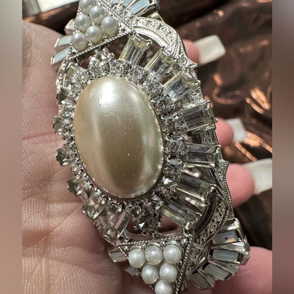 Elizabeth Cole Statement Bracelet – Vintage Glamour & Elegance Silver and Pearl - Picture 8 of 17
